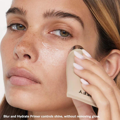 Blur and Hydrate Oil-Control Face Primer with Hyaluronic Acid *preorder*